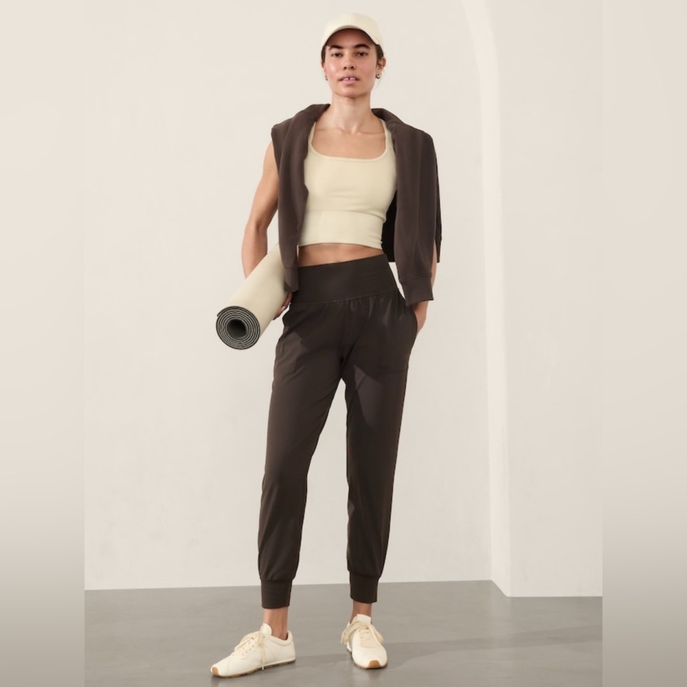 NWT Salutation Truffle Jogger Size XXS